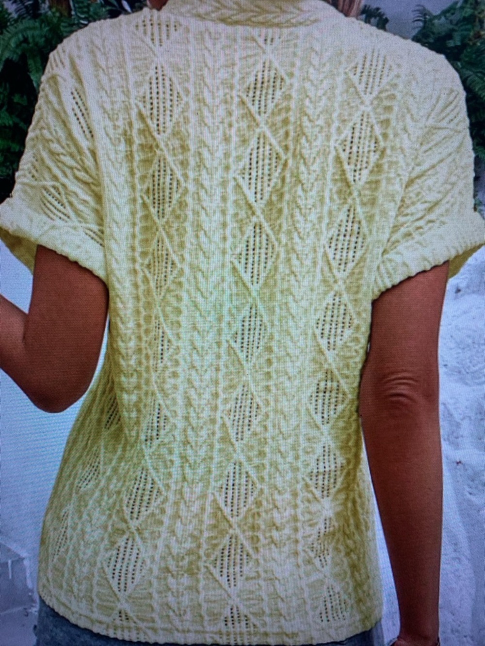 Light Yellow Knit V-Neck Short Sleeve Top - Picture 3 of 3